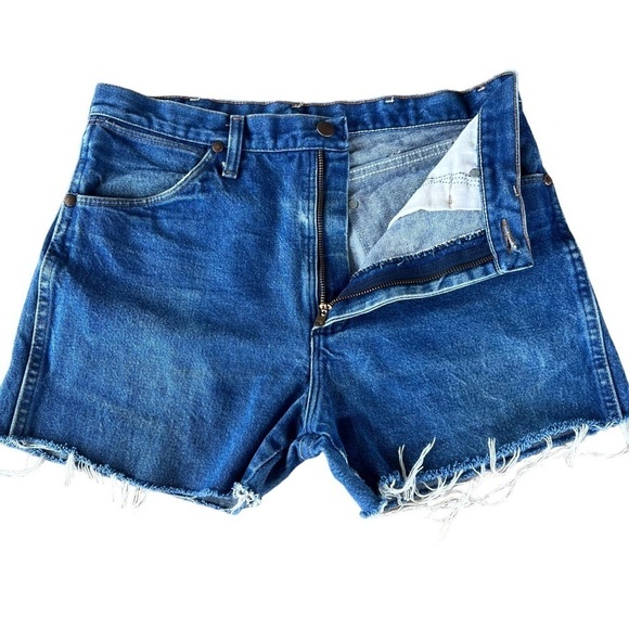 VTG Wrangler Frayed Denim Cutoff High Waist Shorts Sz 33 USA Made Pocket Patch - Picture 5 of 10